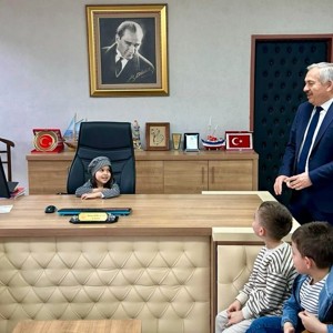 👧 Minik Müdürden Anlamlı Mesaj, ‘Aile güçlü olursa çocuk mutlu olur’ - fotoğraf 2