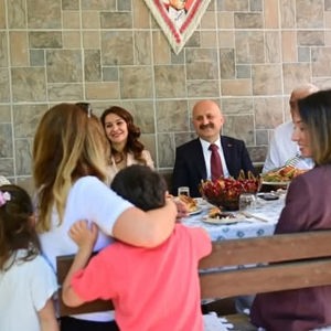 Kurban Bayramı Dolayısıyla Şehidimiz Özgür Kahraman’ın Kıymetli Ailesini Ziyaret - fotoğraf 1