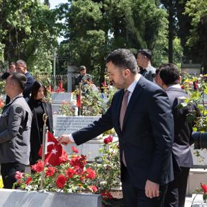İl Müdürümüz Sn. Ömer Turan, İstanbul Valimiz Sn. Davut Gül Eşliğinde Edirnekapı Şehitliğini Ziyaret Etti - fotoğraf 6