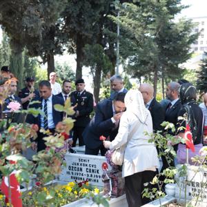 İl Müdürümüz Sn. Ömer Turan, İstanbul Valimiz Sn. Davut Gül Eşliğinde Edirnekapı Şehitliğini Ziyaret Etti - fotoğraf 5