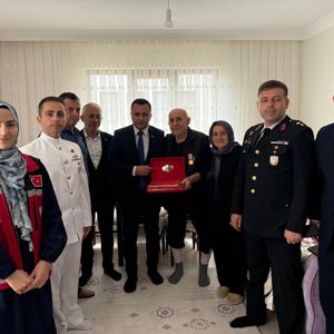Akçakoca Kaymakamı Dr. Hacı Arslan Uzan Şehit Ailemize ve Kıbrıs Gazimize Bayram Ziyareti Gerçekleştirdi. - fotoğraf 3