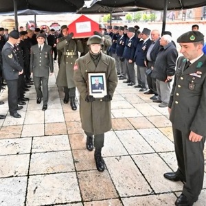 Kıbrıs Gazimiz Lütfi Mıstaç Askeri Törenle Ebediyete Uğurlandı - fotoğraf 3
