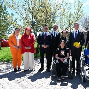 Erzurum Valisi Sayın Aydın Baruş, Özel Gereksinimli Bireylerle Bayramlaştı - fotoğraf 1