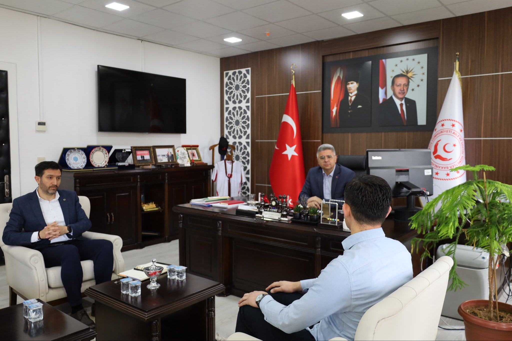 Pazartesi Günleri Çalışma Arkadaşlarımızı Dinliyoruz