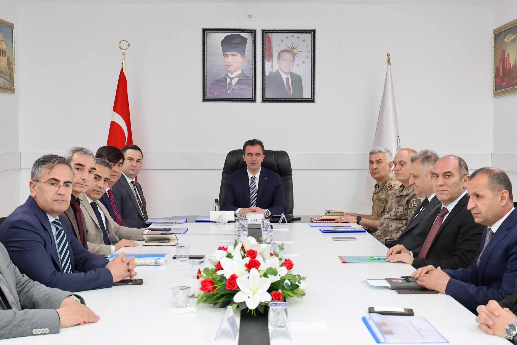 Valimiz Sayın Ahmet Karakaya başkanlığında, Karayolları Trafik Güvenliği Stratejisi İl Yürütme Kurulu toplantısı gerçekleştirildi