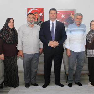 KAHRAMAN ŞEHİDİMİZ SÖZLEŞMELİ PİYADE ER SEFER ALAN’IN KIYMETLİ AİLESİNİ İL MÜDÜRÜMÜZ SAYIN SERDAR DEMİRCİ ZİYARET ETTİ - fotoğraf 1