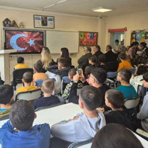 Yeşilköy Şehit Haydar Arslan İlkokulu/ Ortaokulunda Program Gerçekleştirildi. - fotoğraf 2