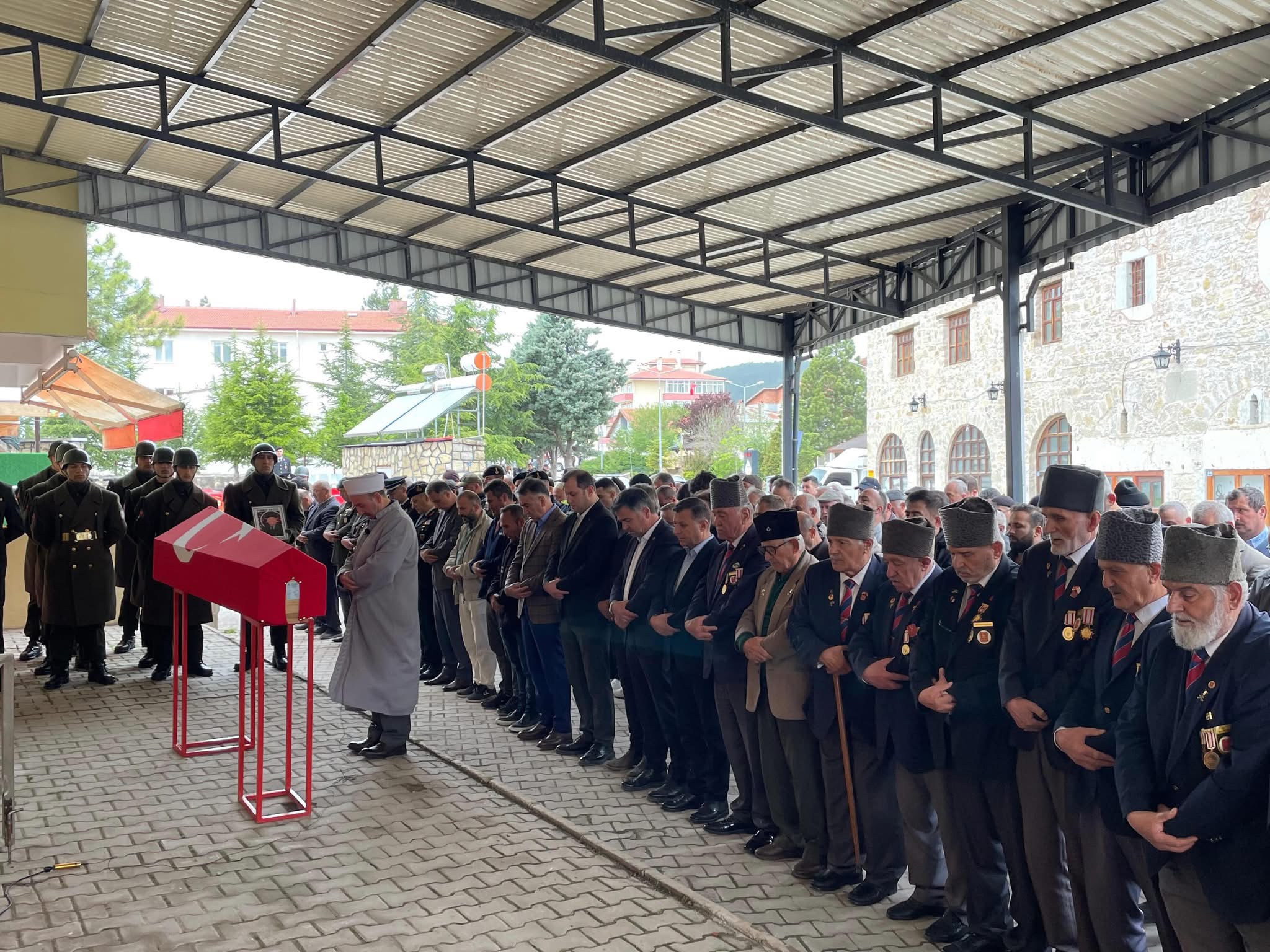Kahraman Kıbrıs Gazimiz Mehmet YAVUZU Son Yolculuğuna Uğurladık