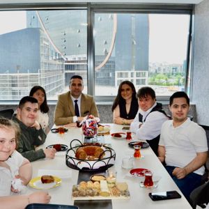 Engelleri Sevgiyle Aşıyor, Hayata Birlikte Değer Katıyoruz - fotoğraf 1
