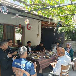 Soma’da Şehit Aileleri Bayramda Ziyaret Edildi - fotoğraf 3