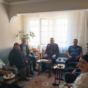 Soma’da Şehit Aileleri Bayramda Ziyaret Edildi - fotoğraf 5