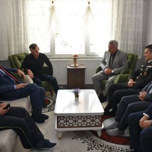 Salihli’de Şehit ve Gazi Ailelerine Bayram Ziyareti Gerçekleştirildi - fotoğraf 5