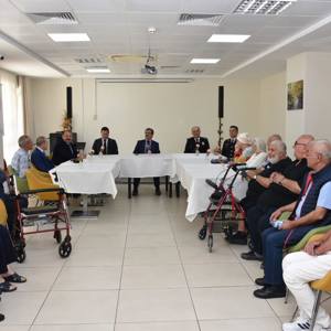 Salihli Huzurevinde Bayramlaşma Programı Gerçekleştirildi - fotoğraf 6