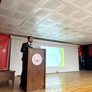 Aile ve Sosyal Hizmetler İl Müdürlüğü toplantı salonunda İl Müdür Yardımcımız Sayın Fatih Gün tarafından açılış konuşması yapılarak 10-16 Mayıs Engelliler Haftası kapsamında, program düzenlenmiştir. - fotoğraf 3