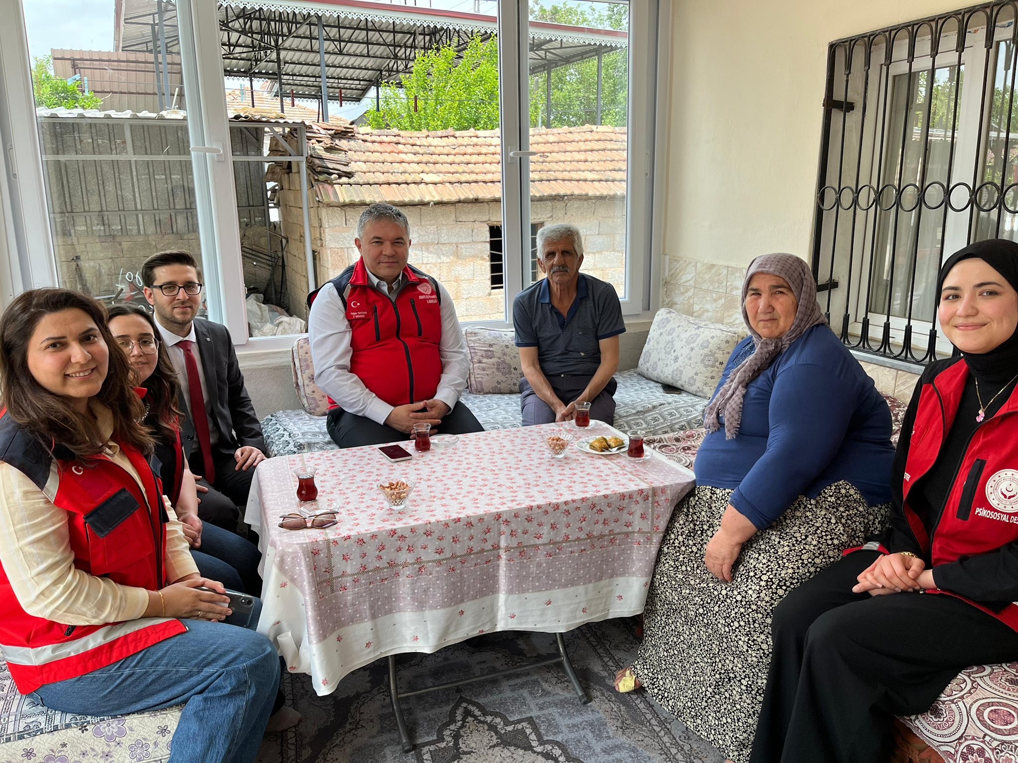 İl Müdürümüz Sayın Tolga Nacar, Şehit Yakınları ve Gaziler Birimi personelleri ile birlikte, kısa süre önce rahatsızlanan Şehit Jandarma Uzman Çavuş İbrahim Etiz’in kıymetli babası Ahmet Etiz’i ziyaret ederek geçmiş olsun dileklerini iletti.