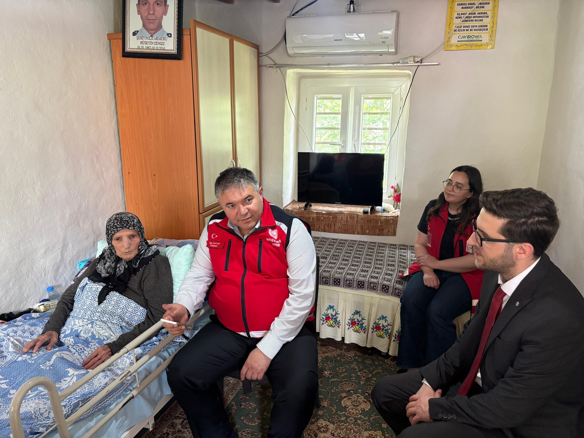 İl Müdürümüz Sayın Tolga Nacar, Osmaniye Sosyal Hizmet Merkezi Müdür Yardımcıları Ayşe Nur Bablı ve İbrahim Delioğlu ile Osmaniye Sosyal Hizmet Merkezi Müdürlüğü Evde Bakım personelleri tarafından, 10-16 Mayıs Engelliler Haftası münasebetiyle hane ziyareti gerçekleştirilmiştir.