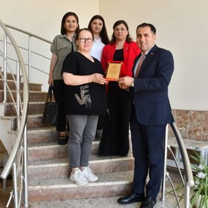 İl Müdürümüz İlkay Türkoğlu, Akimpeks Ltd. Şti. Yönetim Kurulu Başkanı Berna Akyüzlü’yü İşletmesinde Ziyareti - fotoğraf 2