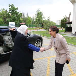 Çocuk Evleri Sitesine Anlamlı Ziyaret - fotoğraf 1