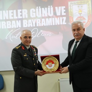 Garnizon Komutanlığında Şehit Aileleriyle Anlamlı Buluşma - fotoğraf 1