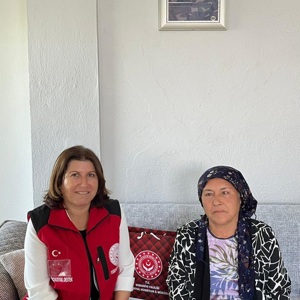 İl Müdürlüğümüz Şehit Yakınları ve Gazi Hizmetleri Birimimiz Kurban Bayramı öncesinde   Aziz şehidimiz Piyade Er Serkan Çenet’in kıymetli annesi Ayşegül Çenet, Aziz şehidimiz Özel Harekât Polisi Hüseyin Cengiz’in kıymetli annesi Necmiye Cengiz ve Kıbrıs Gazimiz Mahmut Erit ziyaret ederek  bayramları tebrik ettiler. - fotoğraf 3