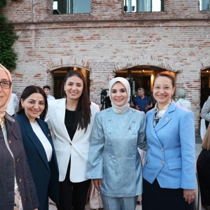 Bakanımız Göktaş, "Geleceğe İlham Veren Kadınlar-Küresel İşbirliği Akşam Yemeği" programına katıldı - fotoğraf 3