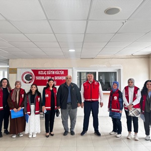 İl Müdürümüz Sayın Tolga Nacar, Şube Müdürümüz Şenay Atar Keskin ve Bahçe Sosyal Hizmet Merkezi Kuruluş Müdür Vekili Hacer Doğuç tarafından, Sosyal Risk Haritası Çalışmaları kapsamında Bahçe ilçesine bağlı Kızlaç Köyü’nde saha çalışması gerçekleştirilmiştir. - fotoğraf 1