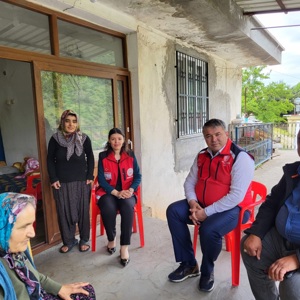 İl Müdürümüz Sayın Tolga Nacar, Şube Müdürümüz Şenay Atar Keskin ve Bahçe Sosyal Hizmet Merkezi Kuruluş Müdür Vekili Hacer Doğuç tarafından, Sosyal Risk Haritası Çalışmaları kapsamında Bahçe ilçesine bağlı Kızlaç Köyü’nde saha çalışması gerçekleştirilmiştir. - fotoğraf 3