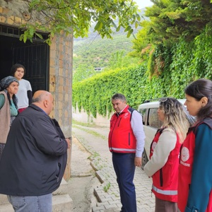 İl Müdürümüz Sayın Tolga Nacar, Şube Müdürümüz Şenay Atar Keskin ve Bahçe Sosyal Hizmet Merkezi Kuruluş Müdür Vekili Hacer Doğuç tarafından, Sosyal Risk Haritası Çalışmaları kapsamında Bahçe ilçesine bağlı Kızlaç Köyü’nde saha çalışması gerçekleştirilmiştir. - fotoğraf 4