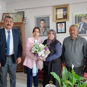 Şehit Annesine Anlamlı Anneler Günü Ziyareti - fotoğraf 1
