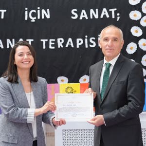 Nesiller Sanatla Buluştu: "Hayat İçin Sanat: Sanat Terapisi" Projesi Kapanış Programı Gerçekleşti - fotoğraf 4