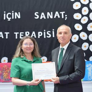 Nesiller Sanatla Buluştu: "Hayat İçin Sanat: Sanat Terapisi" Projesi Kapanış Programı Gerçekleşti - fotoğraf 5