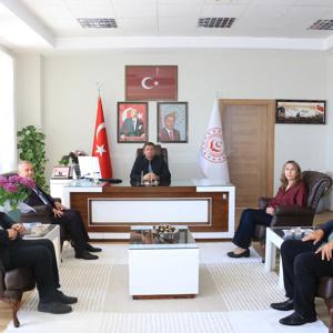 ÇOCUK EVLERİ SİTESİ MÜDÜRÜ VE BİRİM AMİRLERİNDEN İL MÜDÜRÜMÜZ SAYIN SERDAR DEMİRCİ’YE HAYIRLI OLSUN ZİYARETİ - fotoğraf 1