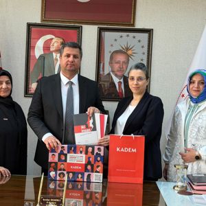ELAZIĞ KADEM YÖNETİM KURULU BAŞKANI SAYIN YELİZ POLAT VE BERABERİNDEKİ YÖNETİM KURULU ÜYELERİNDEN İL MÜDÜRÜMÜZ SAYIN SERDAR DEMİRCİ’YE  HAYIRLI OLSUN ZİYARETİ - fotoğraf 1