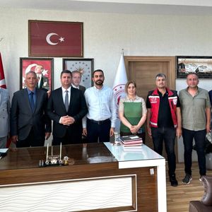 ELAZIĞ TÜRK SAĞLIK-SEN ŞUBE BAŞKANI ADEM POLAT VE YÖNETİM KURULU ÜYELERİNDEN İL MÜDÜRÜMÜZ SAYIN SERDAR DEMİRCİ’YE ZİYARET - fotoğraf 3