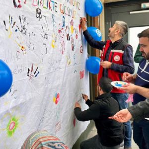 Yüksekova’da Renklerin Buluşması: Otizm İçin Anlamlı Etkinlik - fotoğraf 1