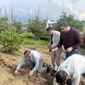 Bakım, Rehabilitasyon ve Aile Danışma Merkezi’mizden hizmet alan engelli bireylerimizle birlikte kuruluşumuz bahçesinde hobi bahçesi oluşturduk. - fotoğraf 3