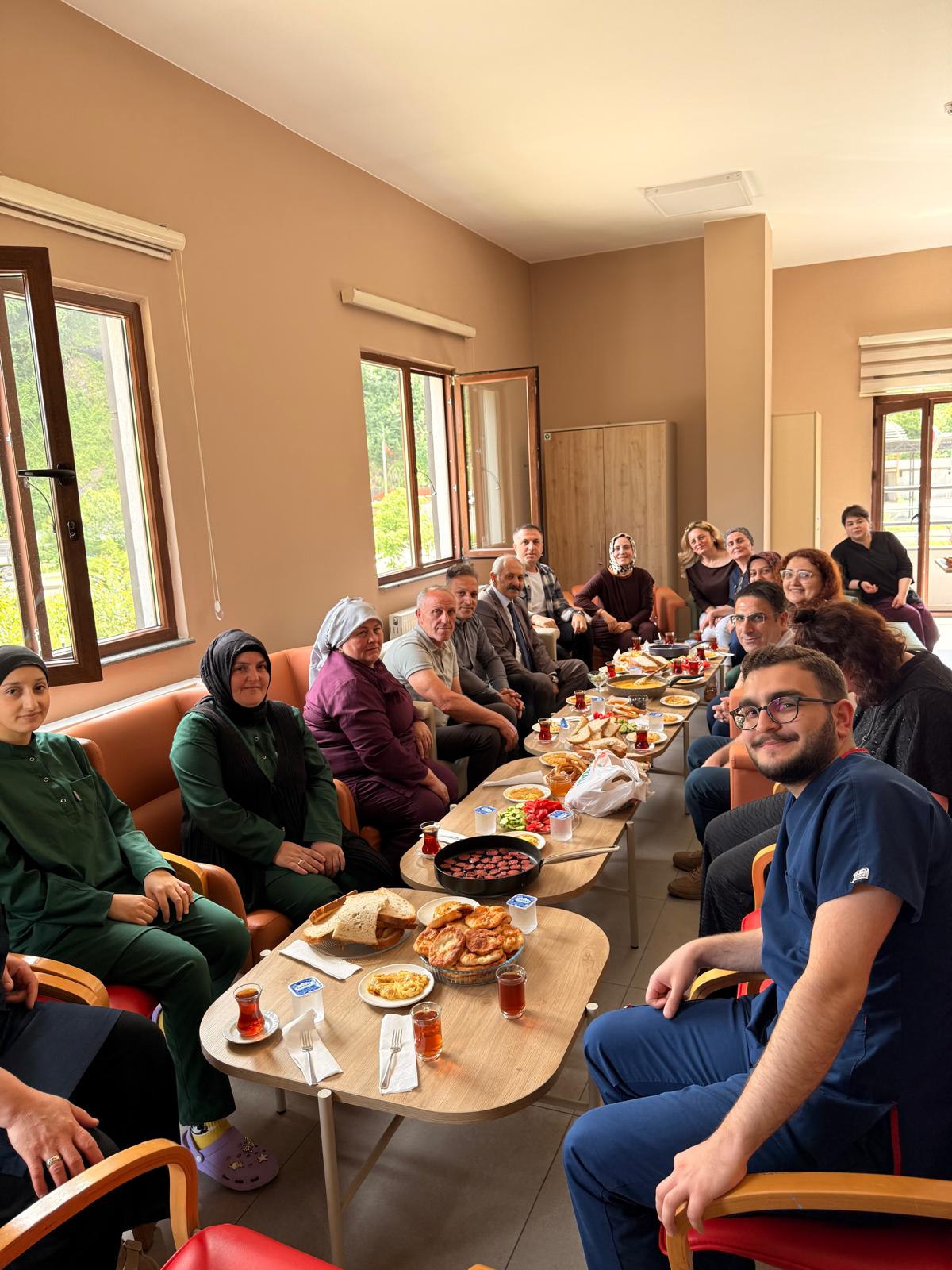 Bayram Sofrasında Bir Araya Geldik