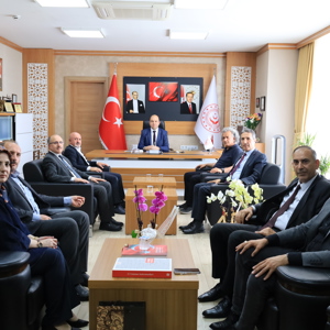 Sağlık-Sen Erzincan Şube Başkanı Sayın Halil İbrahim İçoğlu Ve Beraberindeki Yönetim Kurulu Üyeleri, İl Müdürümüz Sayın Abdulhalim Ünalan’ı Makamında Ziyaret Etti. - fotoğraf 1