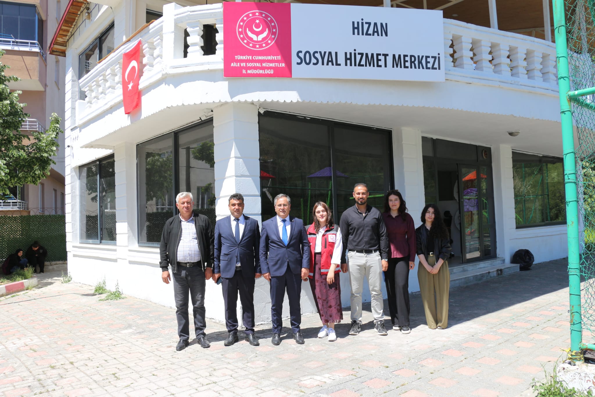  İl Müdürümüz Vefa Akdoğan, hizmet vermeye başlayan Hizan Sosyal Hizmet Merkezi Müdürlüğümüzü ziyaret etti