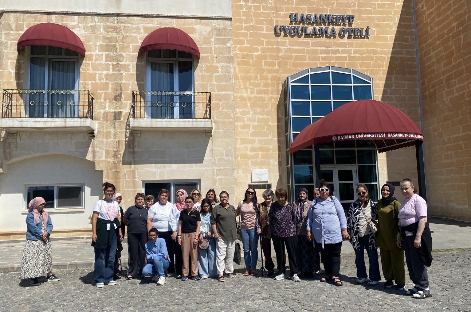  Özel Gereksinimli Bireyler için Hasankeyf’te Kahvaltı ve Tekne Gezisi etkinliği 