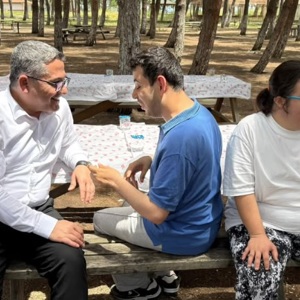 İl Müdürümüz Adem YÜCEL, Gündüz Bakım Rehabilitasyon ve Aile Danışma Merkezi’mizde hizmet alan canımız çocuklarımızla piknikte buluştu. - fotoğraf 2