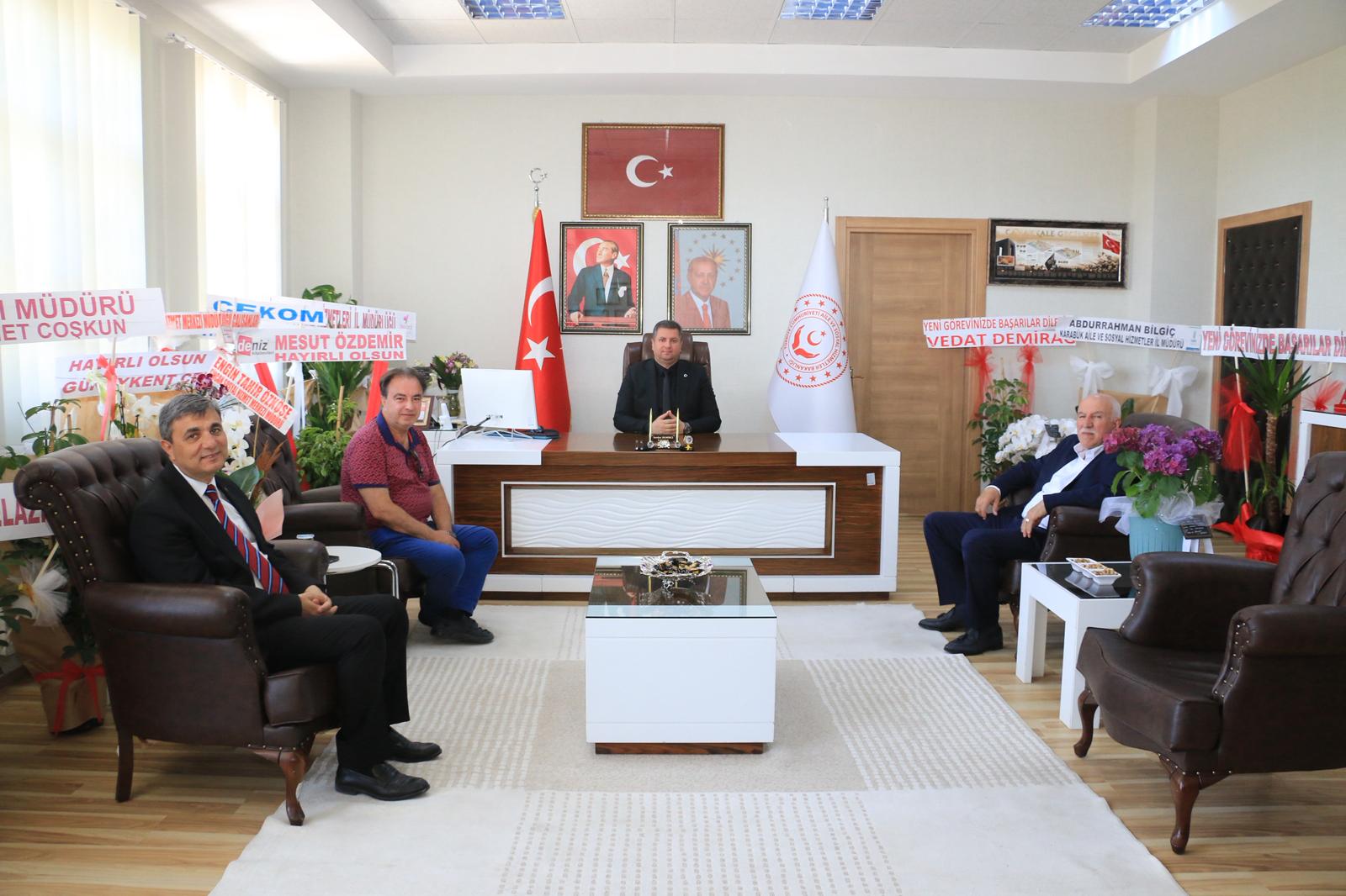AİLE VE SOSYAL HİZMETLER BAKANLIĞI KARİYER UZMANI SAYIN SUAT KENÇ, KANAL FIRAT VE KANAL E YÖNETİCİLERİNDEN İL MÜDÜRÜMÜZ SAYIN SERDAR DEMİRCİ’YE HAYIRLI OLSUN ZİYARETİ