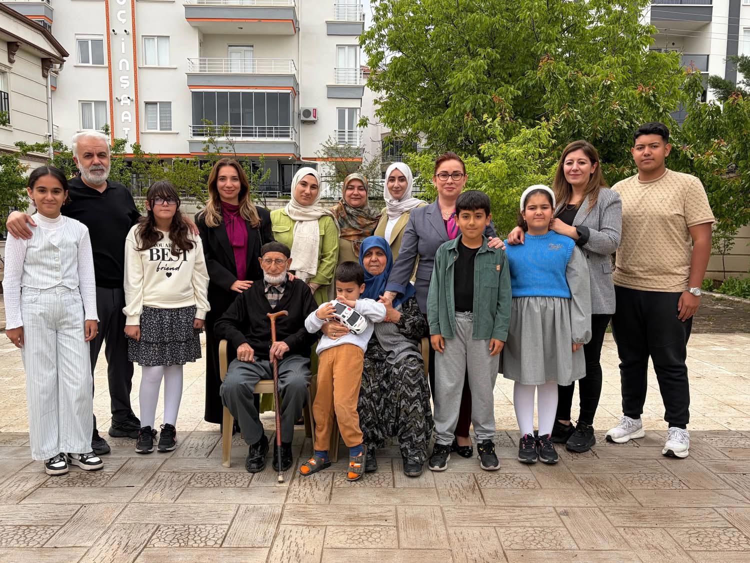 Üç Kuşak Bir Arada Ailemiz - fotoğraf 1