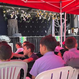 Devrek Misak-ı Milli İlkokulu bahçesinde ‘Sihirli Kutu’ adlı tiyatro oyunu çocuklarımızla buluştu. - fotoğraf 2