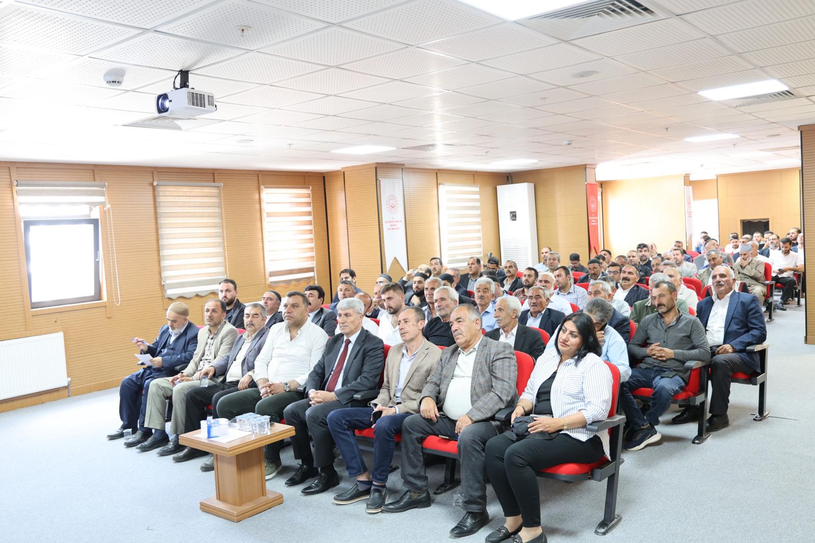 EDREMİT İLÇEMİZDE GÖREV YAPAN MUHTARLARA SOSYAL HİZMETLER ALANINDA BİLGİLENDİRME TOPLANTISI GERÇEKLEŞTİRİLDİ