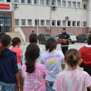 Edirne Aile ve Sosyal Hizmetler İl Müdürlüğü ve bağlı kuruluşlarda görevli personel ve hizmet alan gruplara yönelik “Yangın ve Yangın Tatbikatı” konulu eğitimler gerçekleştirildi. - fotoğraf 5