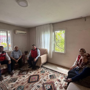 Kurban Bayramı münasebetiyle İl Müdürümüz Sayın Tolga Nacar,Aziz Şehilerimizin kıymetli ailelerini ziyaret etti. - fotoğraf 2