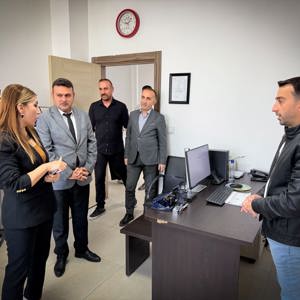 İl Müdürümüz Sevgül BİLGİÇ’ten Hakkari Sosyal Hizmet Merkezi’ne Ziyaret - fotoğraf 1
