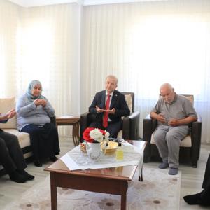 VALİMİZ, İL PROTOKOLÜ VE İL MÜDÜRÜMÜZDEN ŞEHİT AİLEMİZE ANLAMLI ZİYARET - fotoğraf 3
