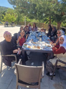  Akdağmadeni Huzurevi Müdürlüğümüz, kuruluşumuz sakinlerine 5 çayı etkinliği düzenledi.